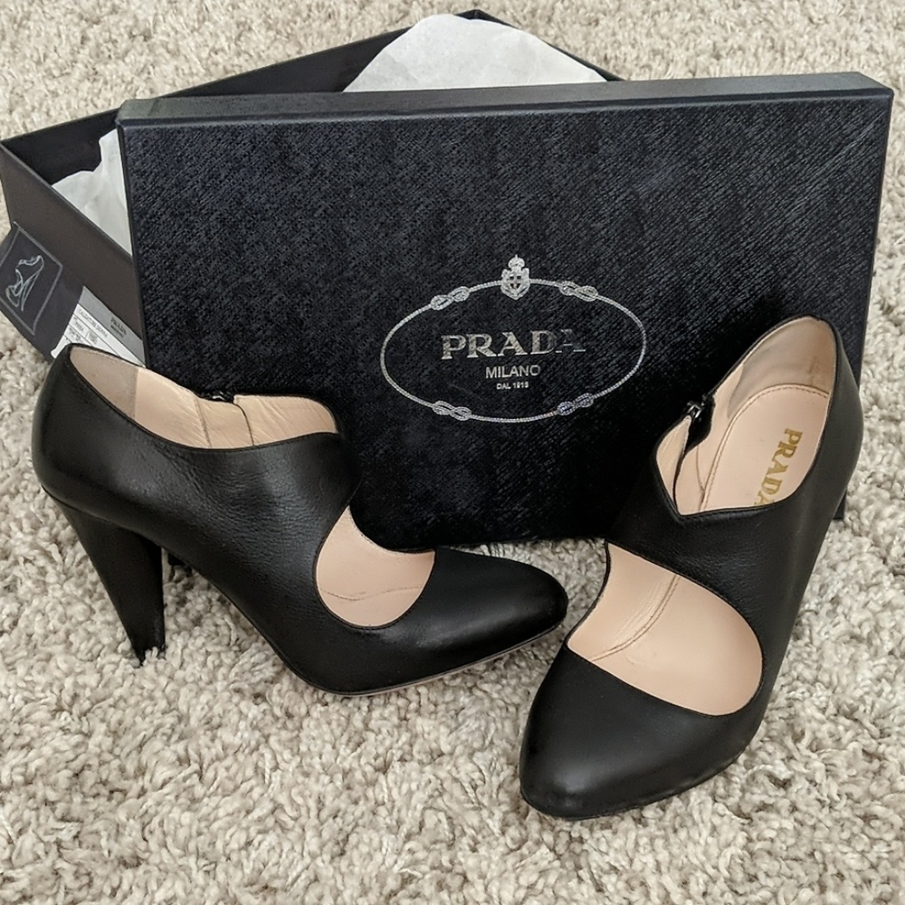 FABULOUS AUTHENTIC Prada Black Booties 36.5